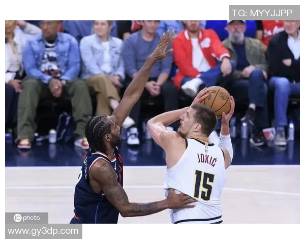 快船与掘金第三节精彩对决回顾球员表现与战术分析